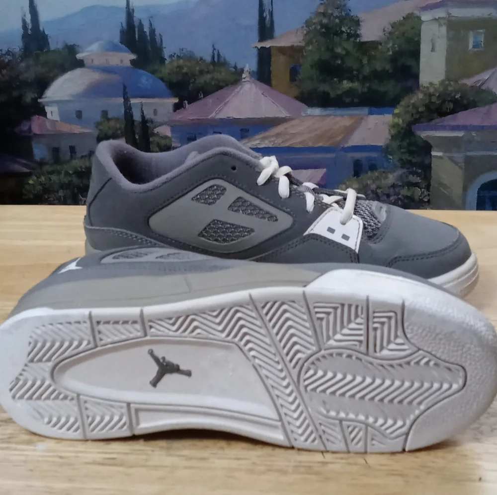 🏀Nike Air jordan flight 23,Size 2Y 🎢🎒Like 🆕New!, A Nice Gift Giving Item. 🎊 - Picture 8 of 11